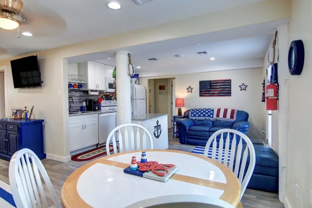 Nauti Mermaid 5 Bedroom Home by Redawning