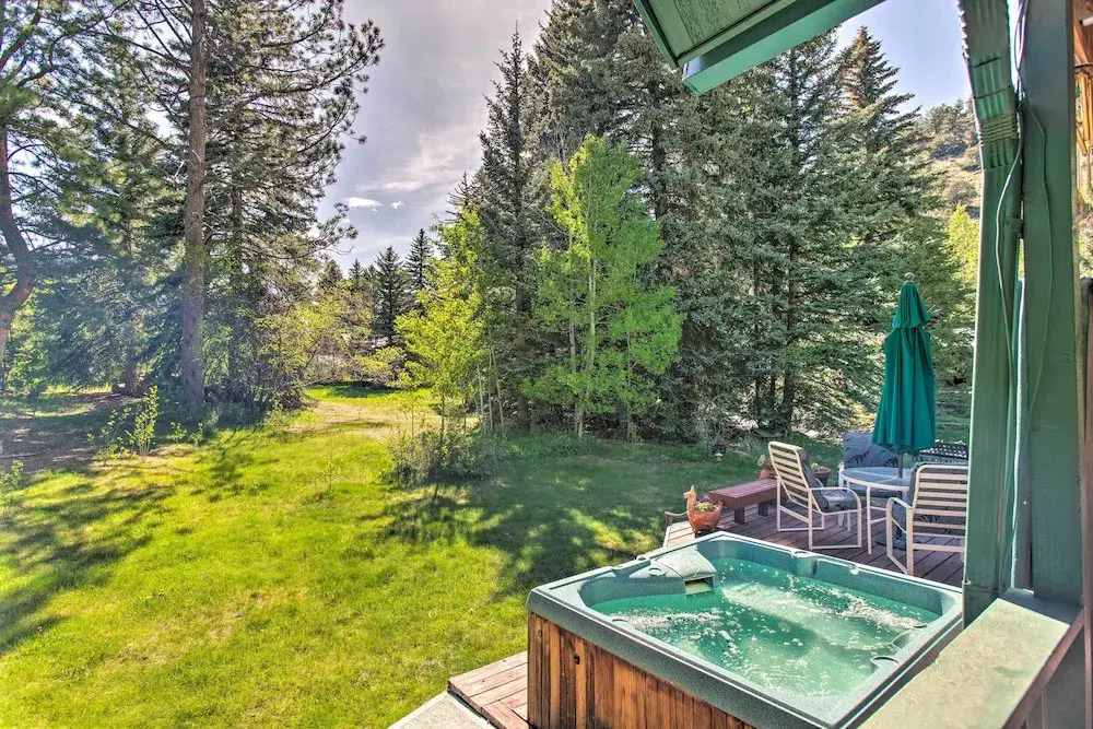 Chicago Creek B & B: 1 Mi to Mt Blue Sky!
