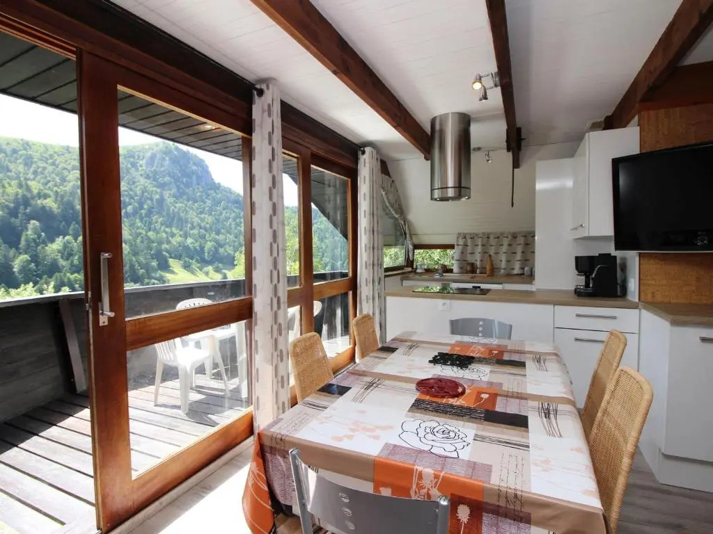 Chalet Mont-Dore 9 pers, cheminée, terrasse, WiFi - FR-1-608-88