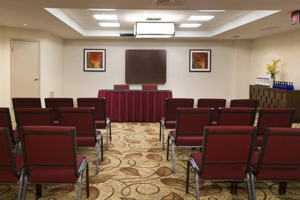 DoubleTree Suites by Hilton Nashville Airport