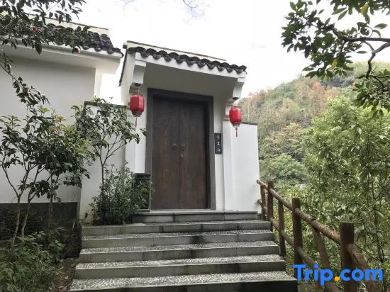 Yunjishan Hotspring Holiday Village