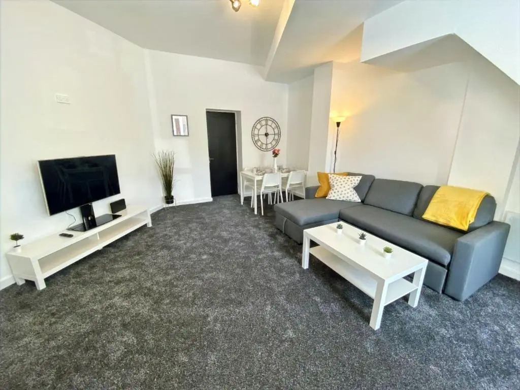The Brook - LONG STAY OFFER - Sleeps 6 - Central House by CTO Serviced Apartments
