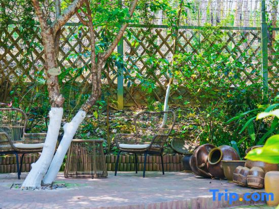 Xishuangbanna Jinghong Lansha Waiyuan Forest Hot Spring Holiday Manor