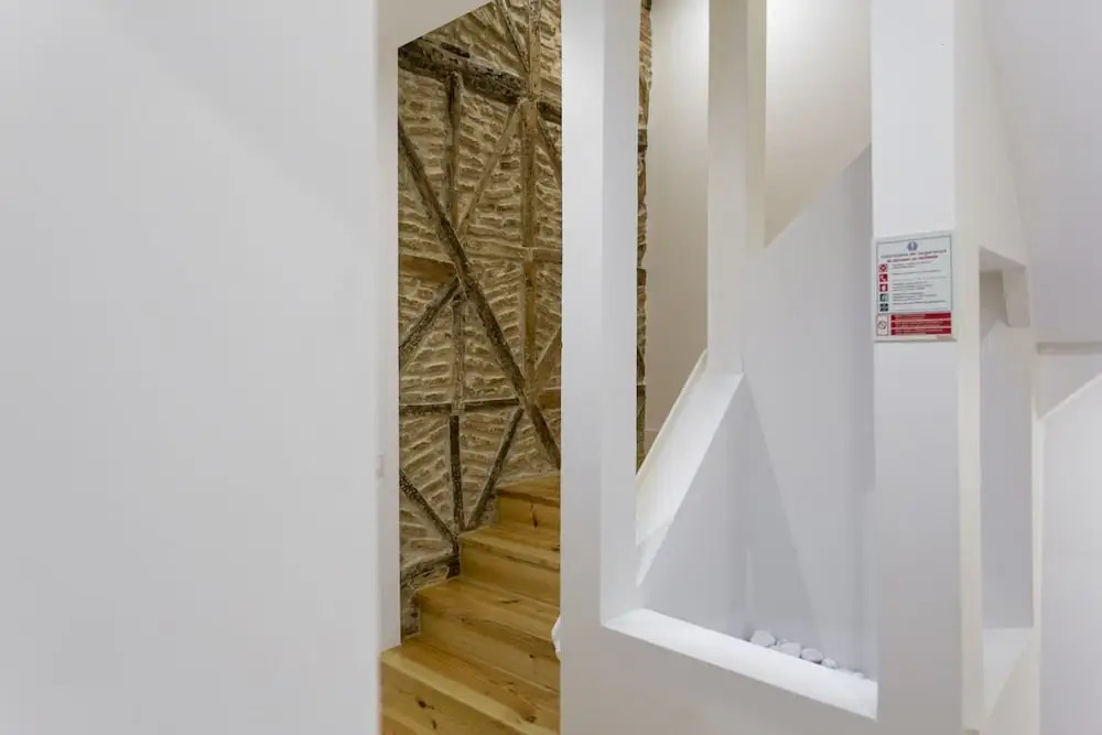 ALTIDO Chic 1BR Apt w/balcony close by Graça Viewpoint & tram stops
