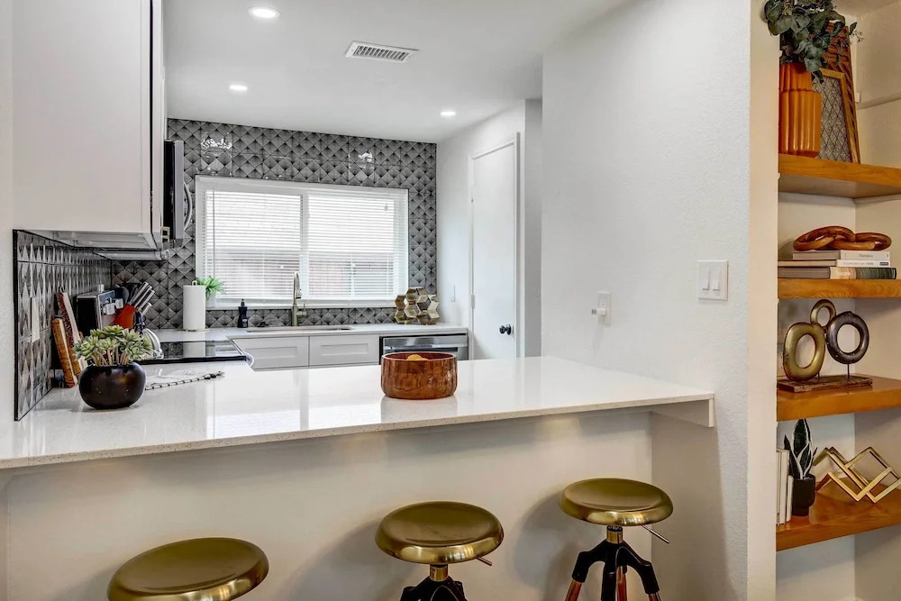 Stylish Allen Home near Watters Creek Village