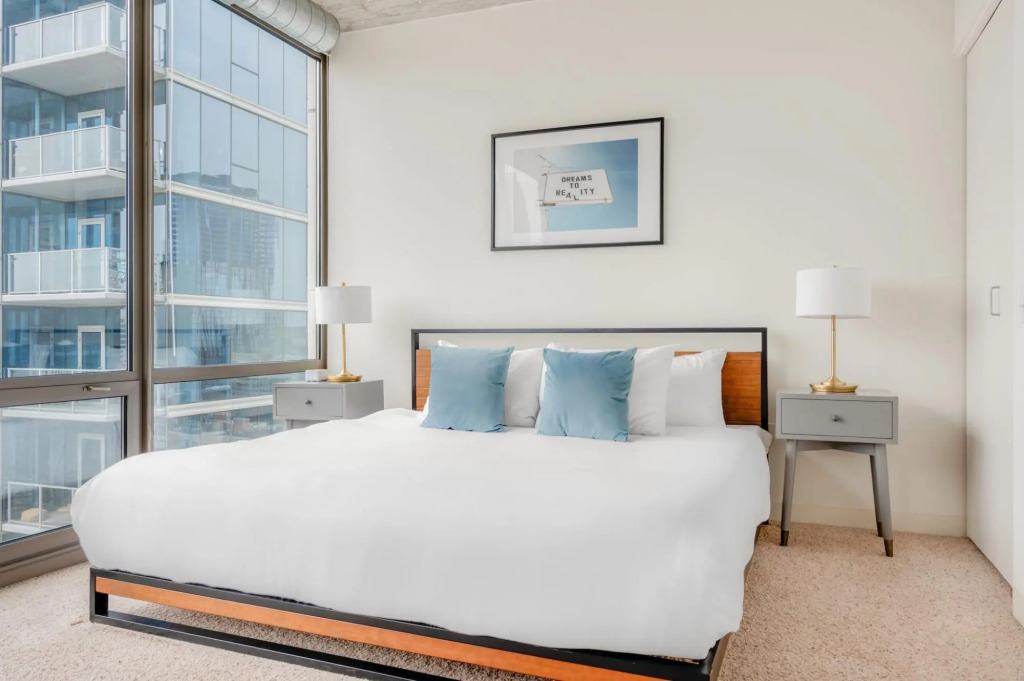 Chicago | Alluring 2BD/2BA South Loop Apartment