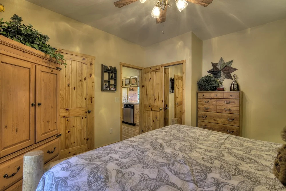 Can’t Bear To Leave 455 - Four Bedroom Cabin