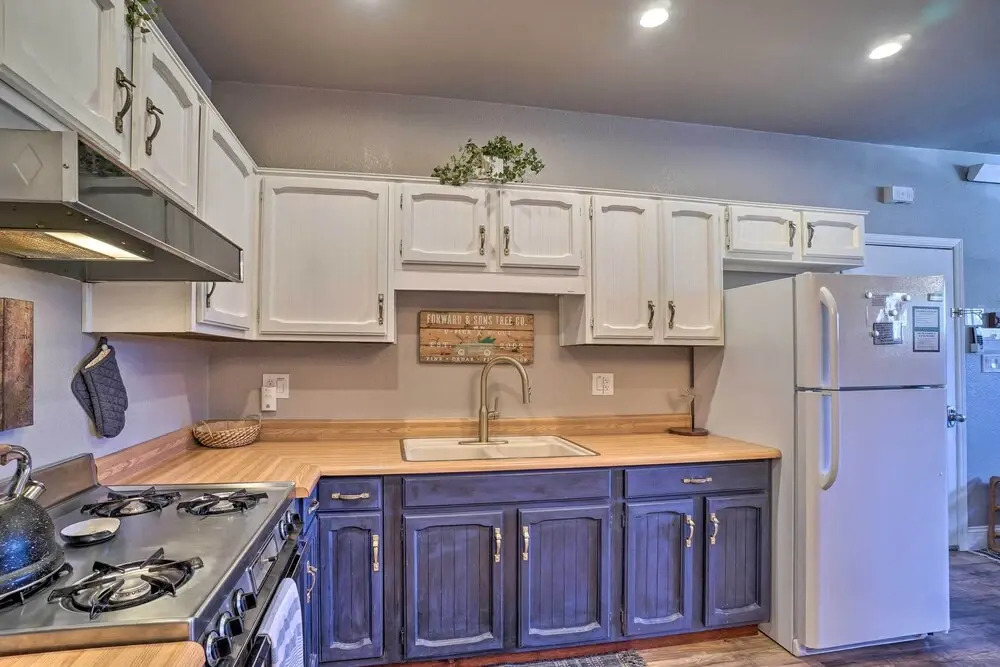 Luxe Route 66 Getaway w/ A/C in Downtown Williams!