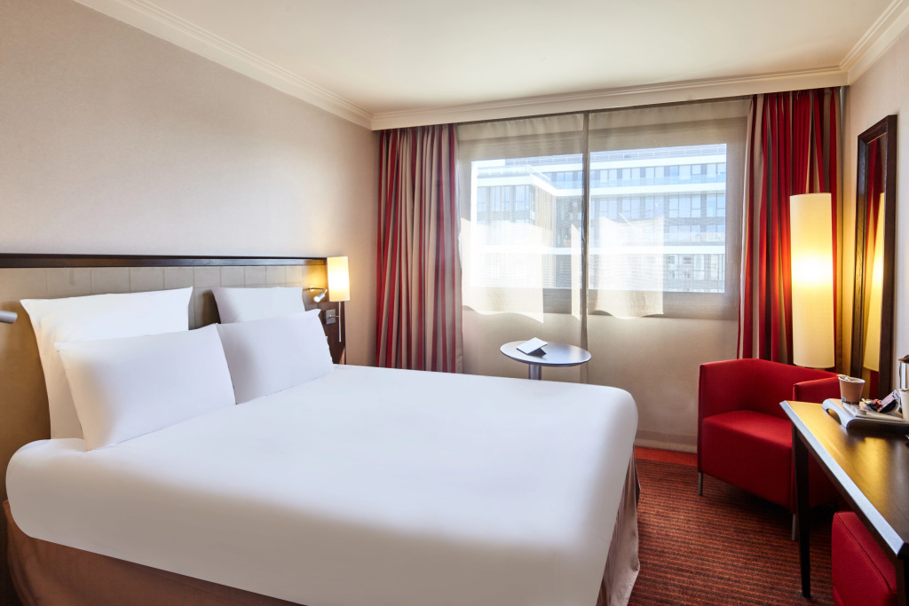 B&B HOTEL Saint-Quentin-en-Yvelines Centre Gare 4 étoiles