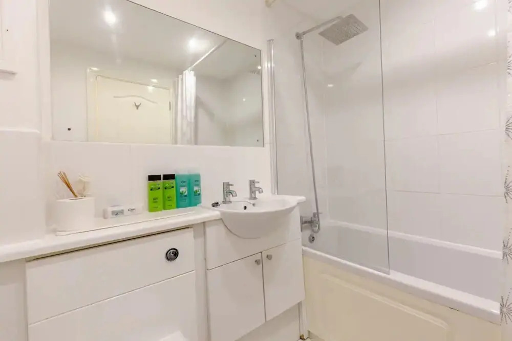 Stunning 2 Bedroom Apartment in the Heart of Westminster