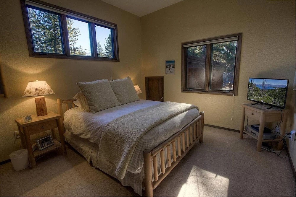 Tahoe Acres by Lake Tahoe Accommodations