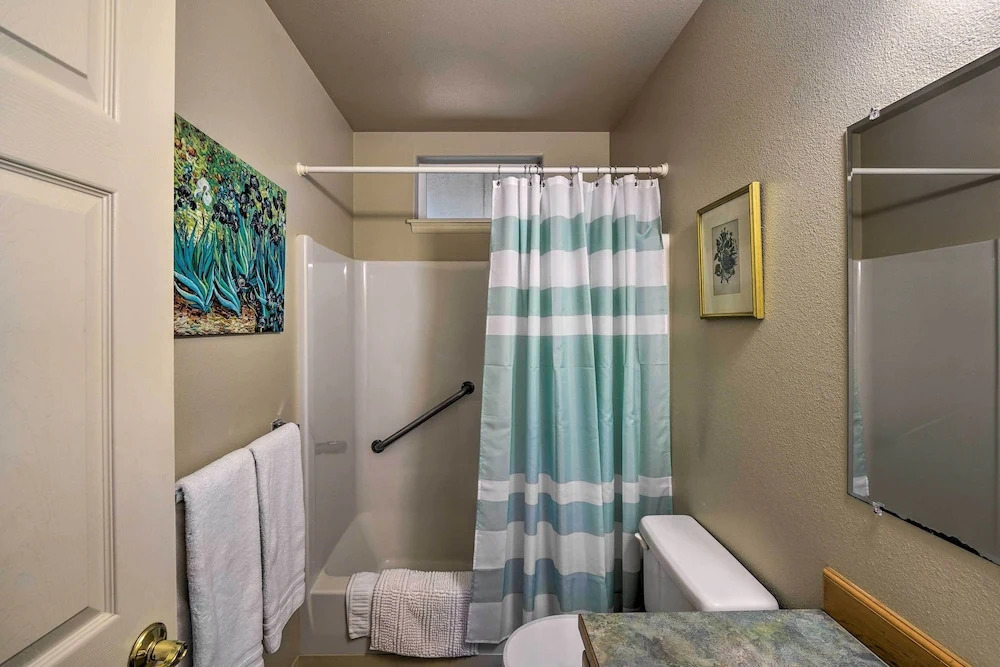Central Apt: Private Fireplace & Patio Access