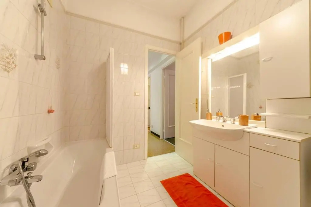 ALTIDO Family Apt for 6 located minutes from the Sea