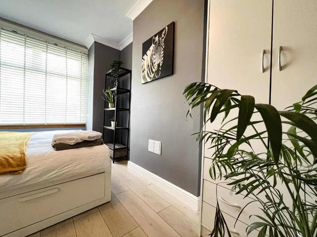 ***3 bedroom Home away from Home with BBQ grill***