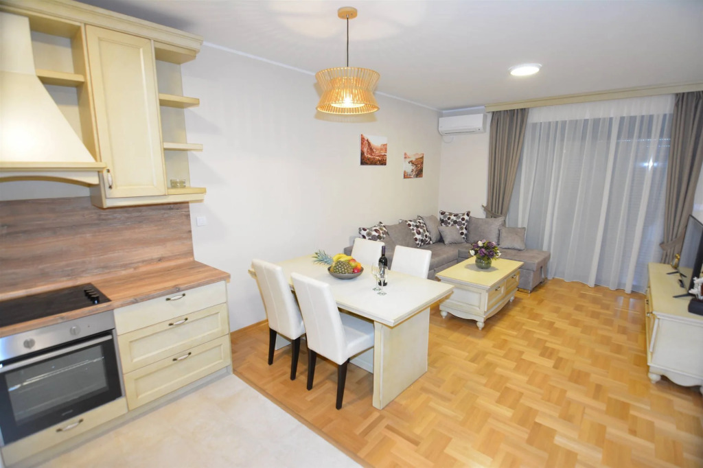 ROOMS & APARTMENTS DOBROTSKI DVORI