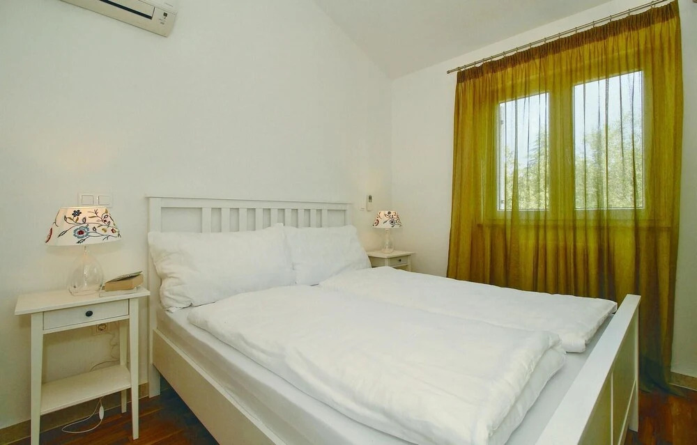 Nice Home in Vranici With Wifi and 2 Bedrooms