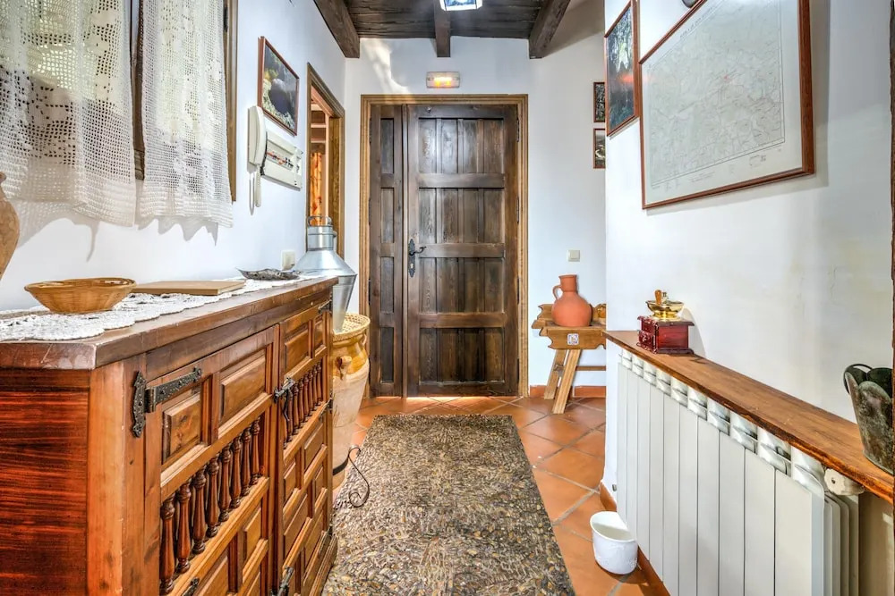 Villa With 6 Bedrooms in Puebla de Don Rodrigo, With Wonderful Mountain View, Private Pool, Furnished Balcony
