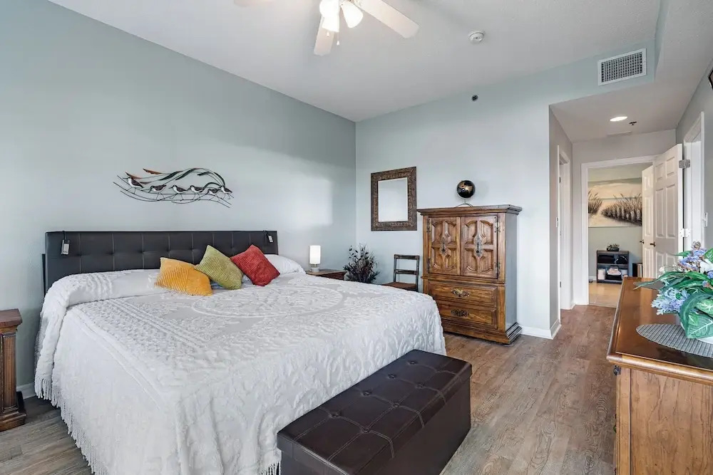 Sunny 3BR Condo Steps to Beach Pool NSB FL