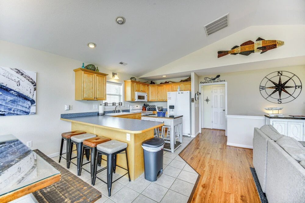 Tranquil Outer Banks Home: Dock & Community Pool!