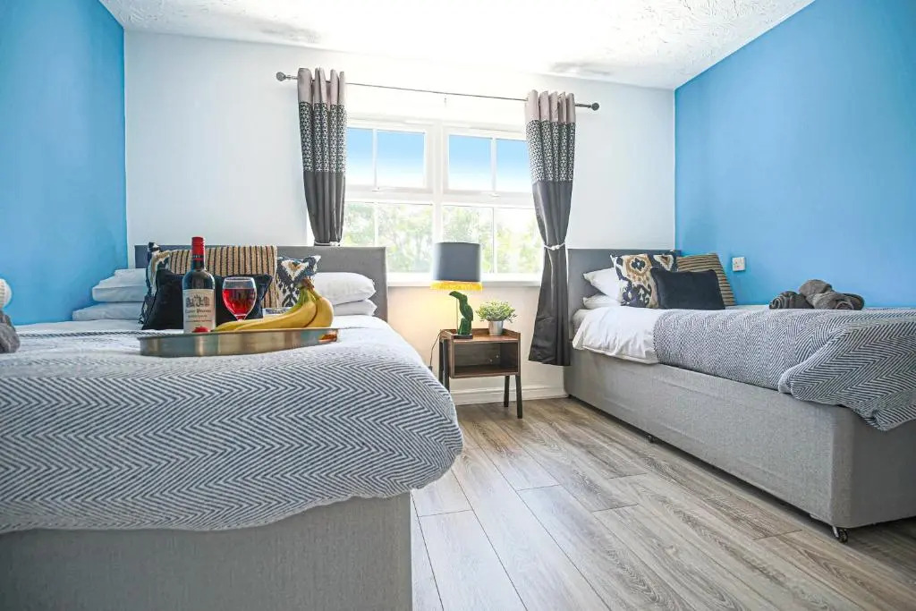 Delightful 2 BED APARTMENT for BICESTER OUTLET SHOPPING by Platinum Key Properties