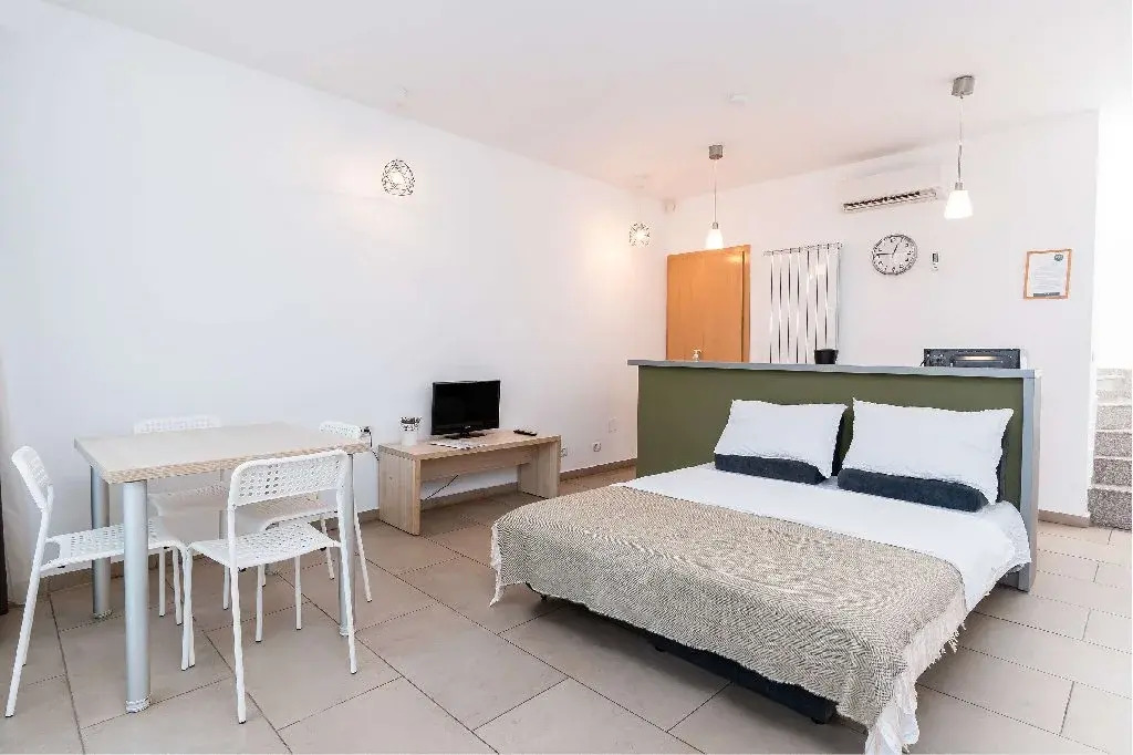 AIFEN Aparthotel - Apartamente pentru Toata Familia În Eforie Nord - cu Gradină Proprie, la 2 Pași de Plajă