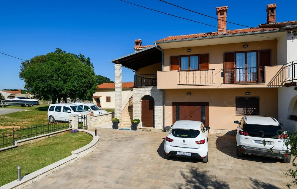 Amazing Home in Dobrani With Wifi and 2 Bedrooms