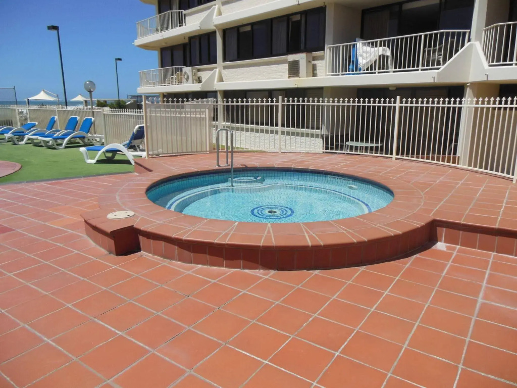 Breakers North Absolute Beachfront Apartments - Official