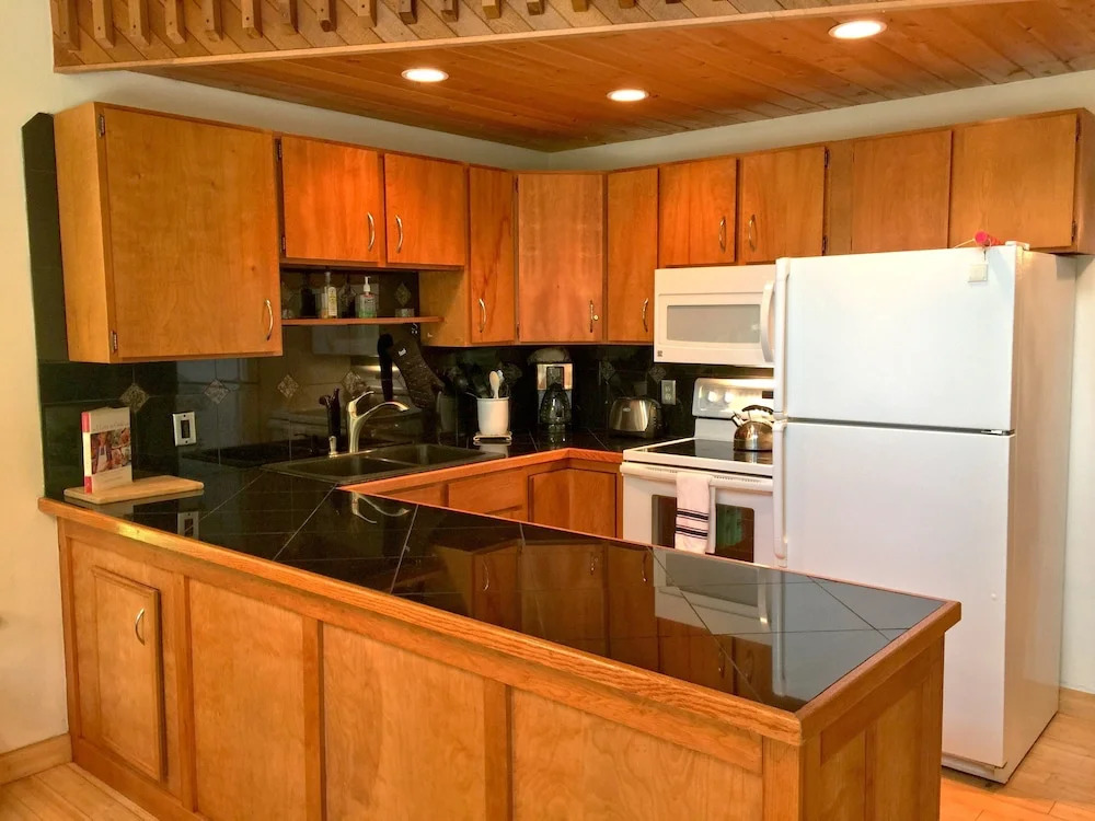 Mt Baker Rim Cabin 99 - Charming Cabin With a hot Tub, Wi-fi, Pet Friendly