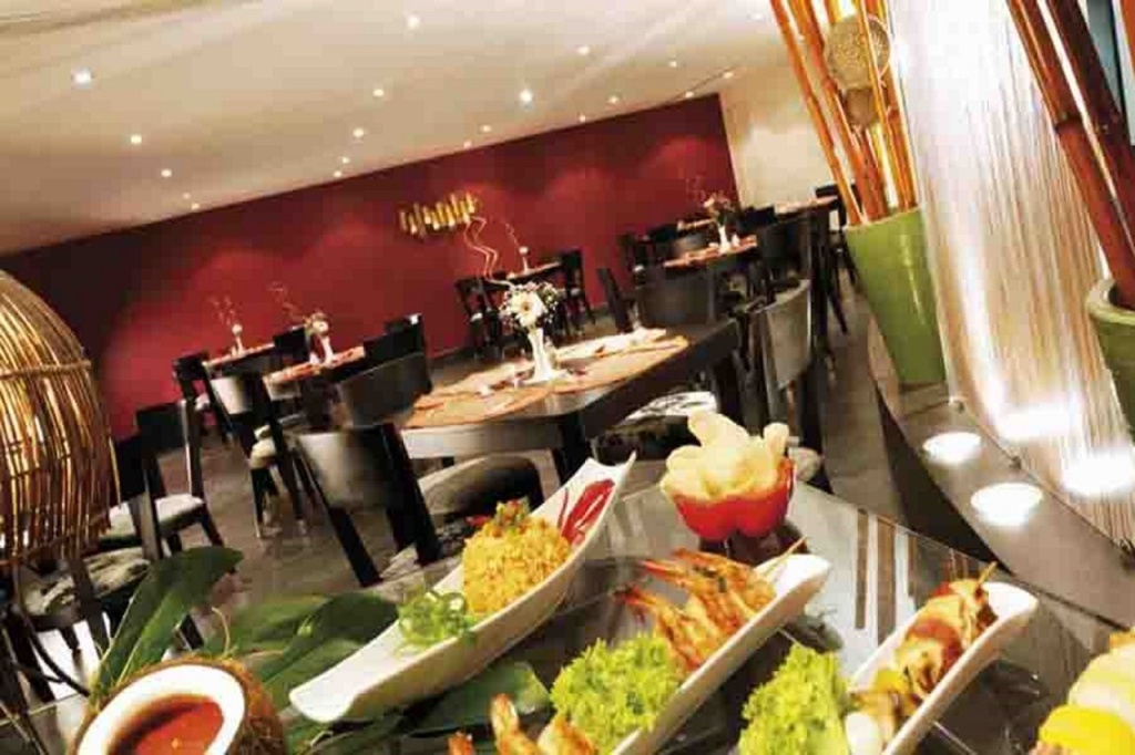 Отель Anwar Al Madinah Mövenpick