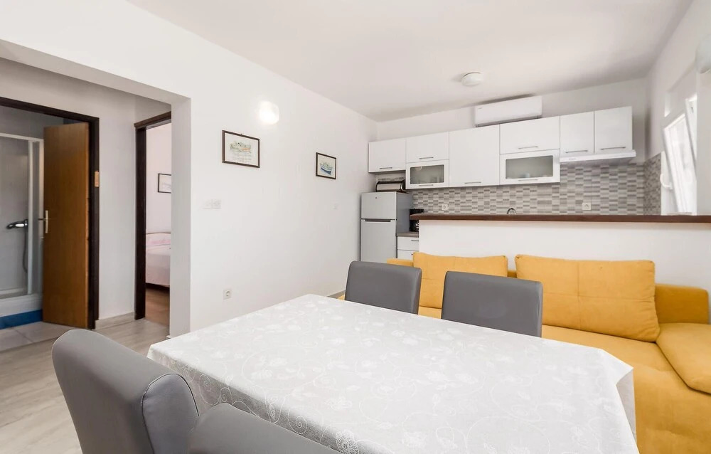 Awesome Apartment in Stara Novalja With 2 Bedrooms and Wifi