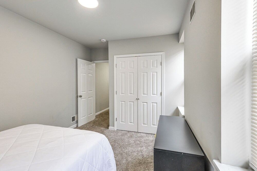 Pet-friendly 3BR Rowhouse: Walk to Patterson Park!