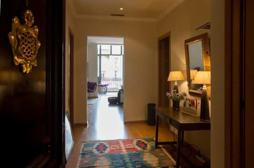 Elegant 3-bedroom Apartment in the Heart of BCN