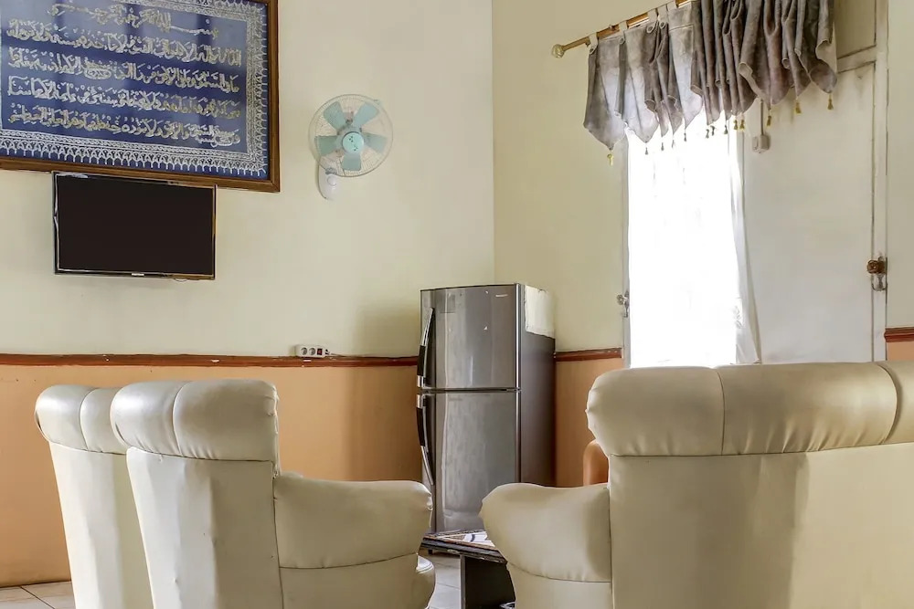 OYO 90316 Hotel Candri Pelaihari