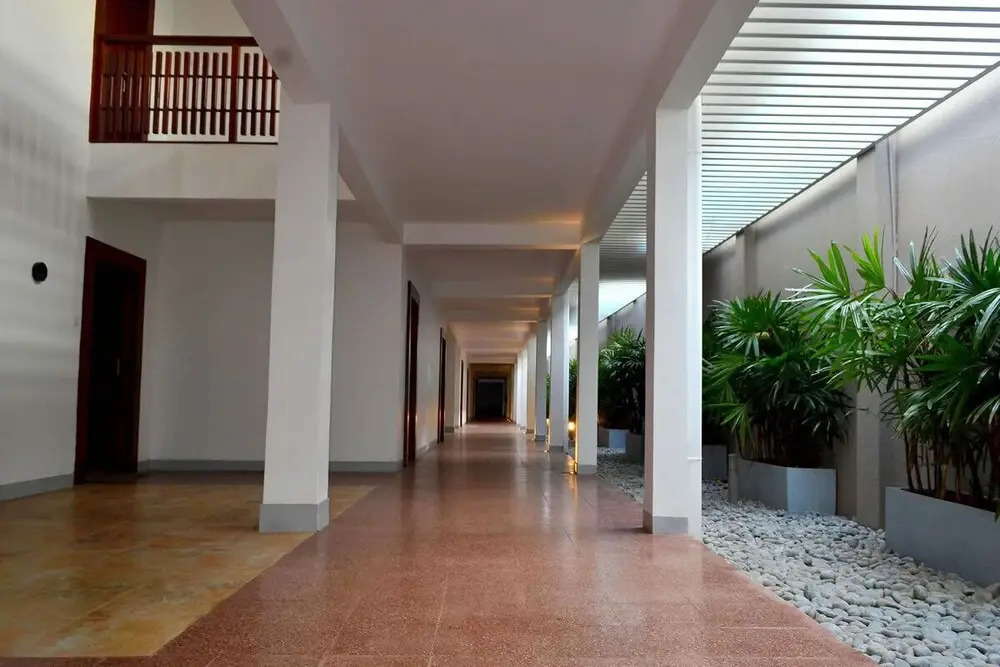 KYNROCK Airport Hotel