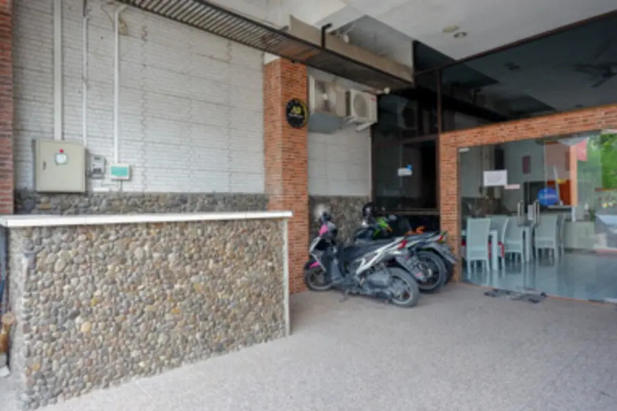 RedDoorz Plus near Ciputra Mall Simpang Lima 2