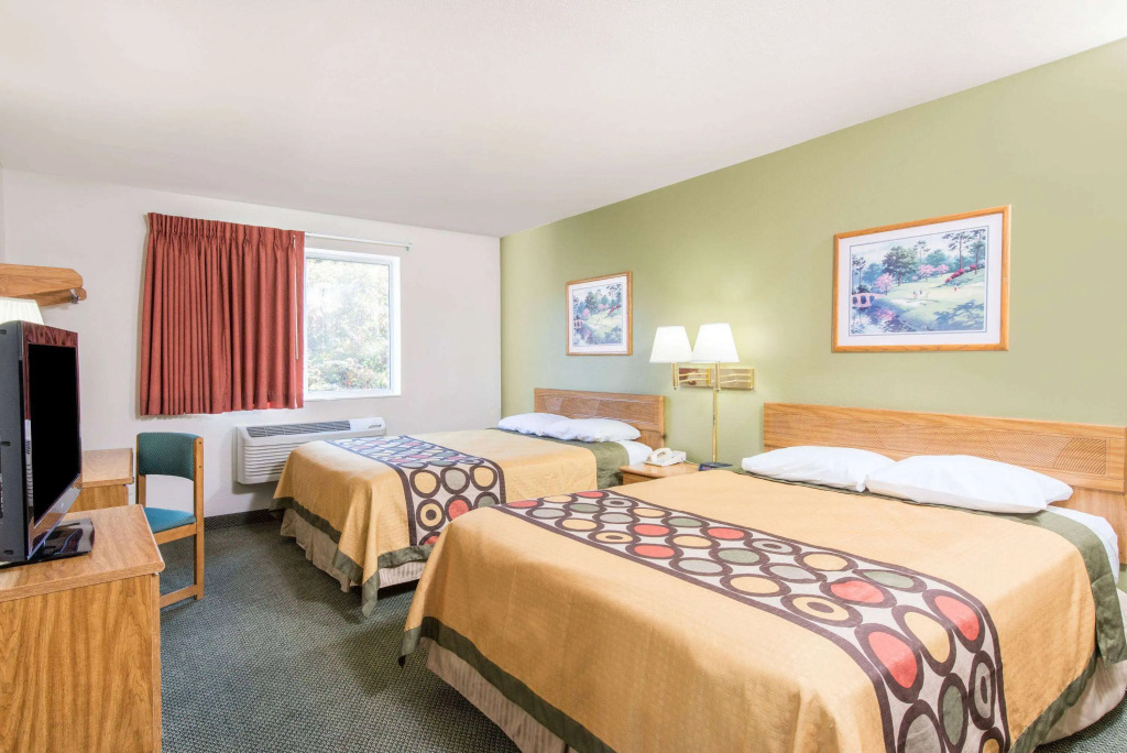 Super 8 by Wyndham West Middlesex/Sharon Area