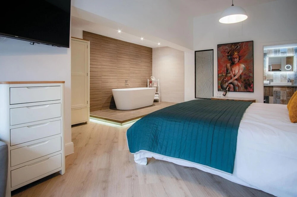 Suite 5 - Sleeping Giant Hotel - PEN Y CAE Inn