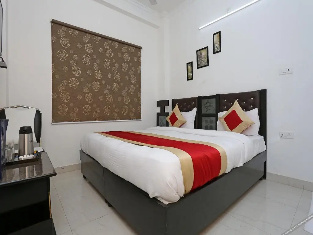 SS Hotel By OYO Rooms