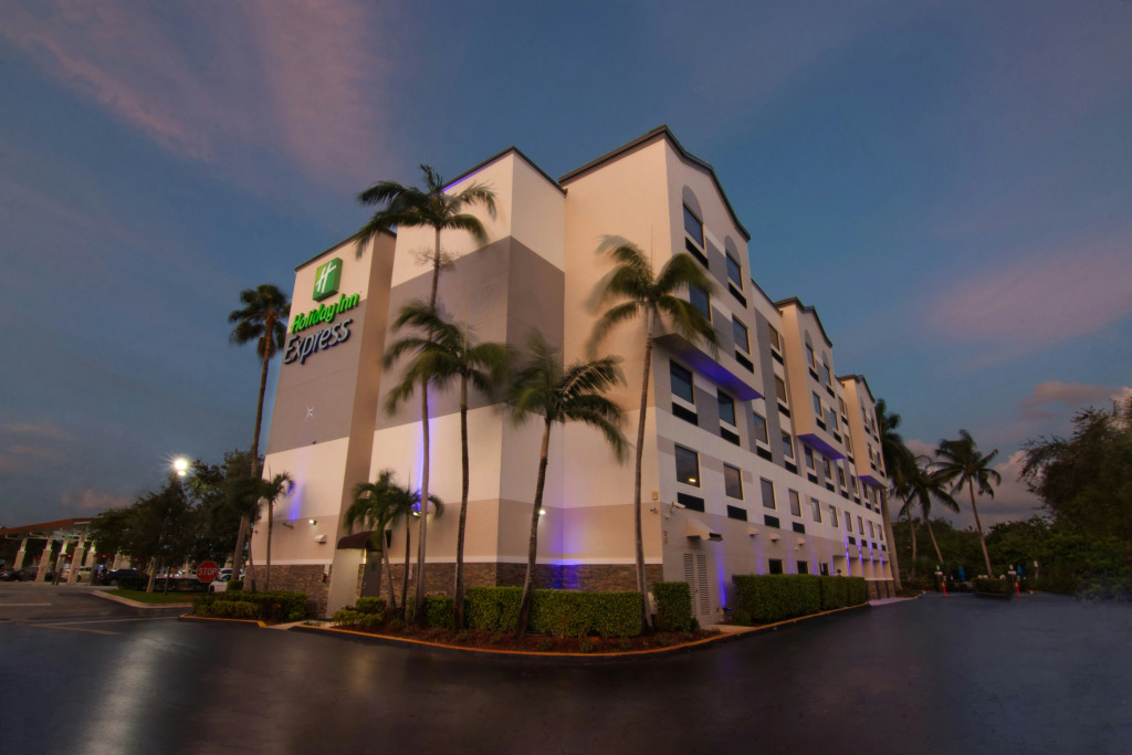 Holiday Inn Express and Suites Fort Lauderdale Airport West by IHG