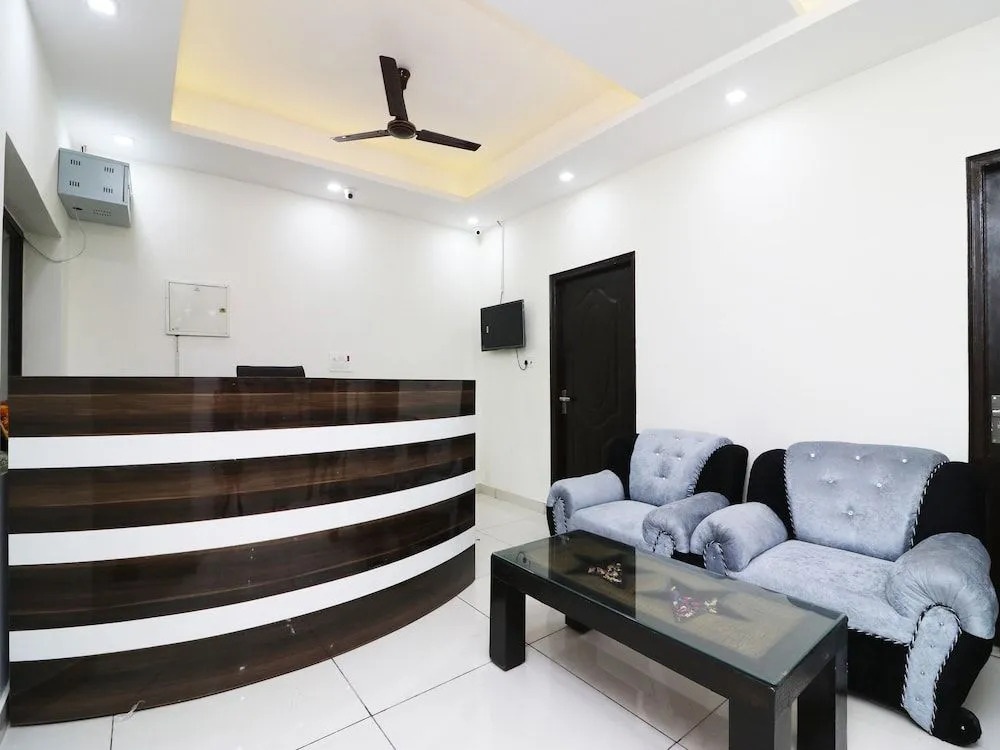 OYO 22605 Hotel Redstone