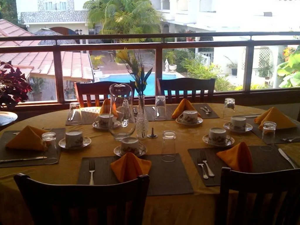 Rayon Hotel