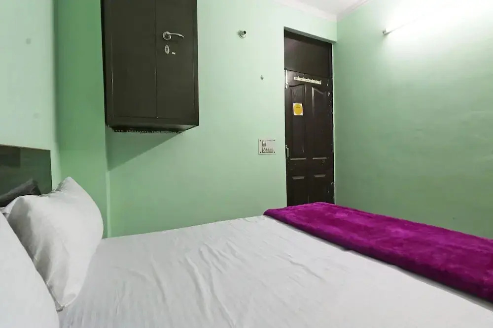 Aadharshila Guest House by OYO Rooms