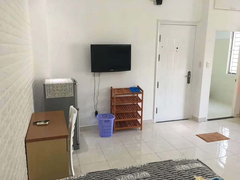 Smiley Apartment 12