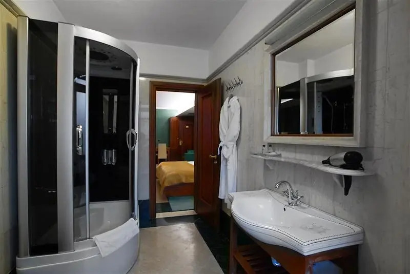 Nov Hotel
