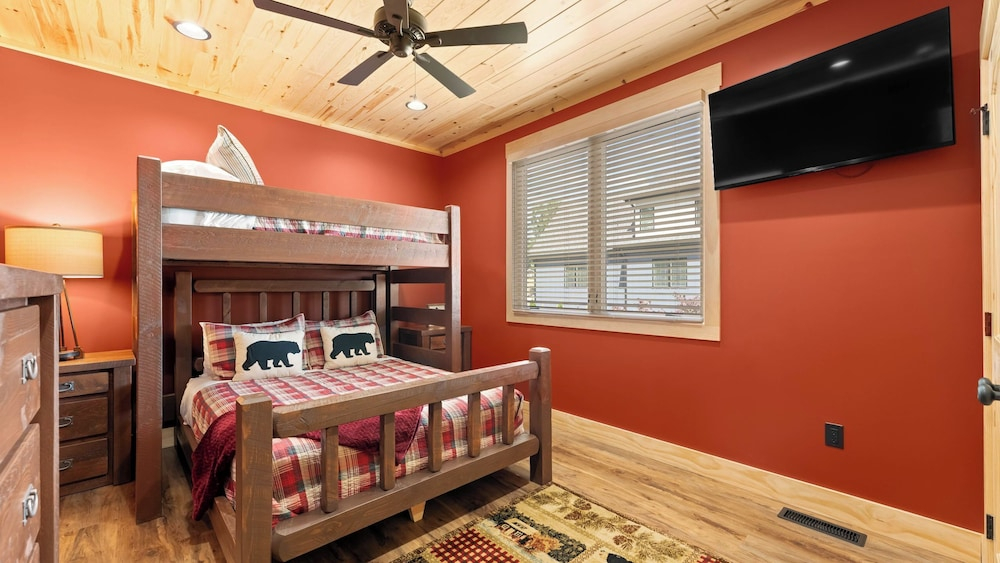 The Lodges Avantstay Lakefront, Sleeps 66 Pools, Docks, Theaters, Views
