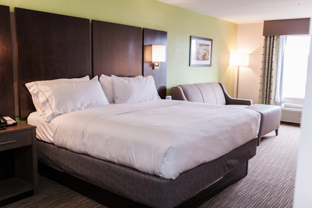 Holiday Inn Express & Suites Sweetwater by IHG