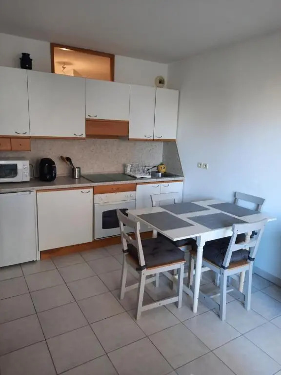 joli F2 46m2 menton centre, balcon,parking