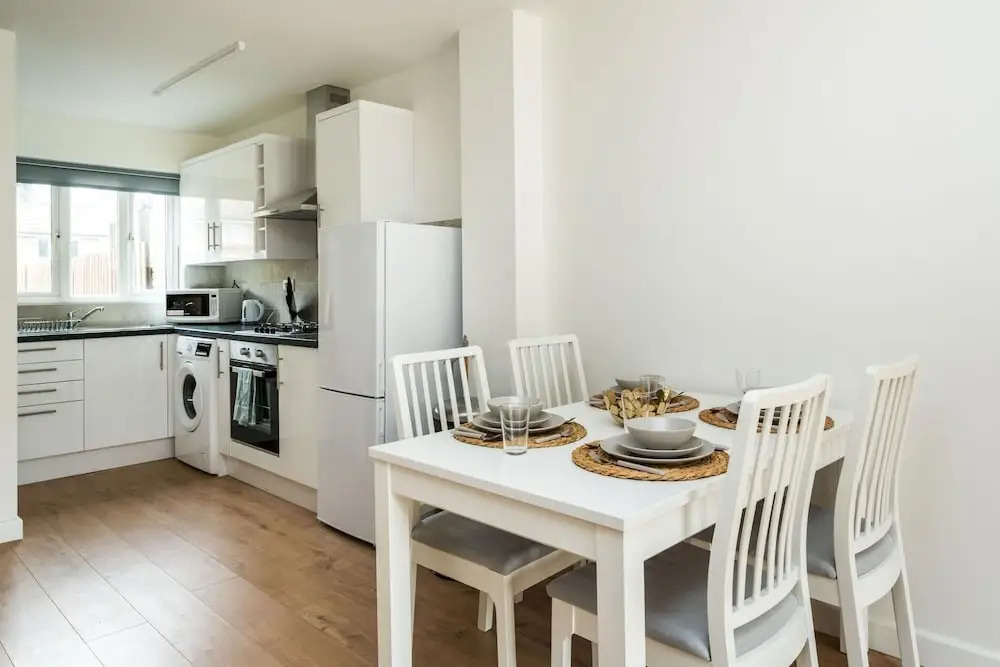 Sleek and Stylish 2BD Home with a Garden Anerley