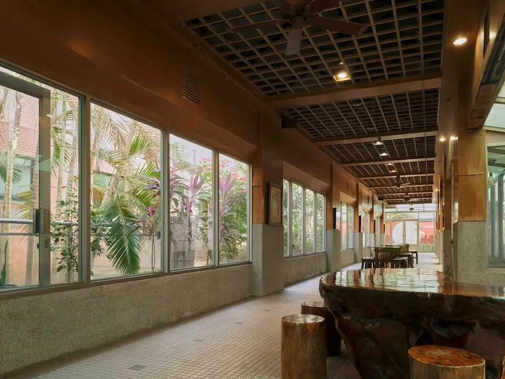 Kinsa Holiday Hotel