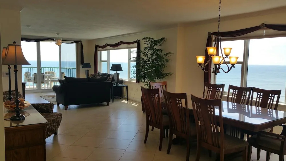 Dimucci TT 1108 3 Bedrooms 3 Bathrooms Condo
